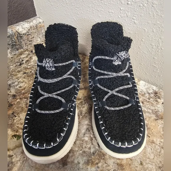 Hey Dude Cozy Black Sherpa Lace-Up Moccasin Slip On SIZE 6 - Picture 4 of 7